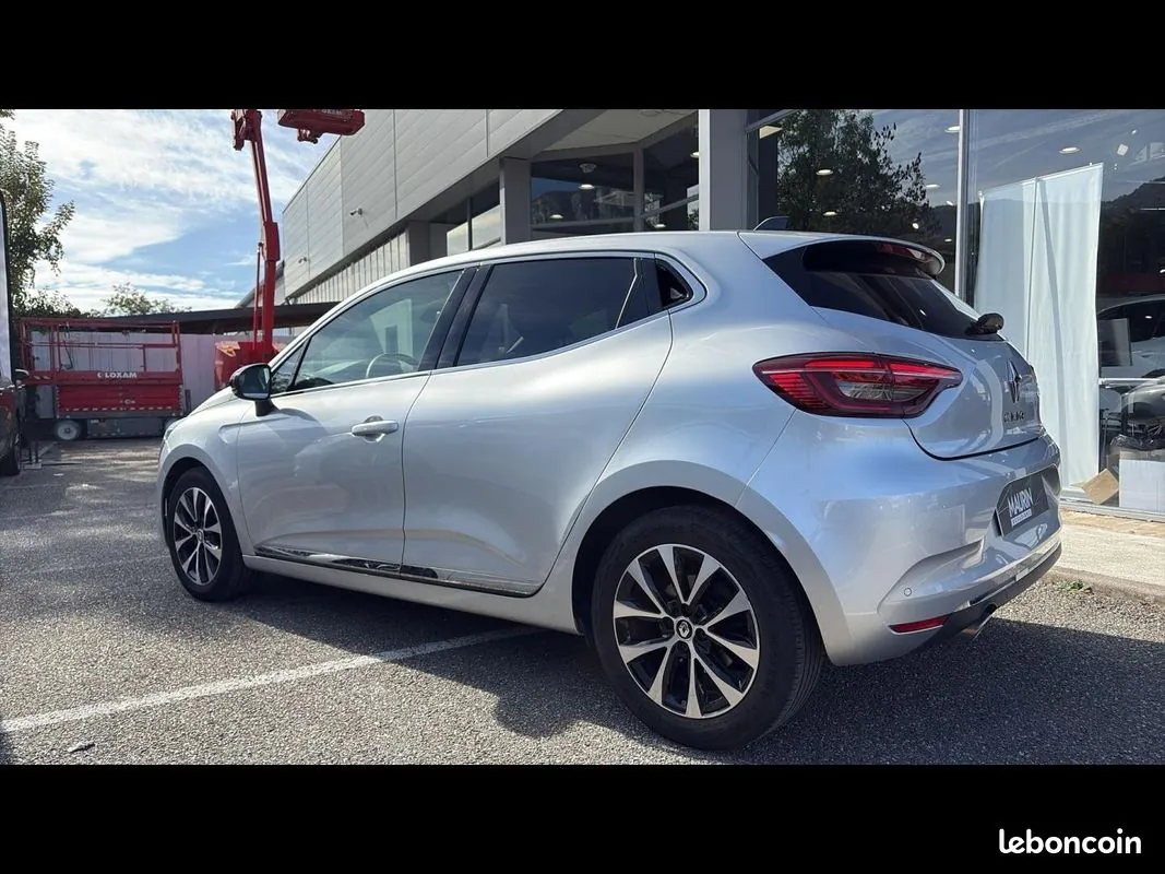 Renault Clio 2023 photo 2