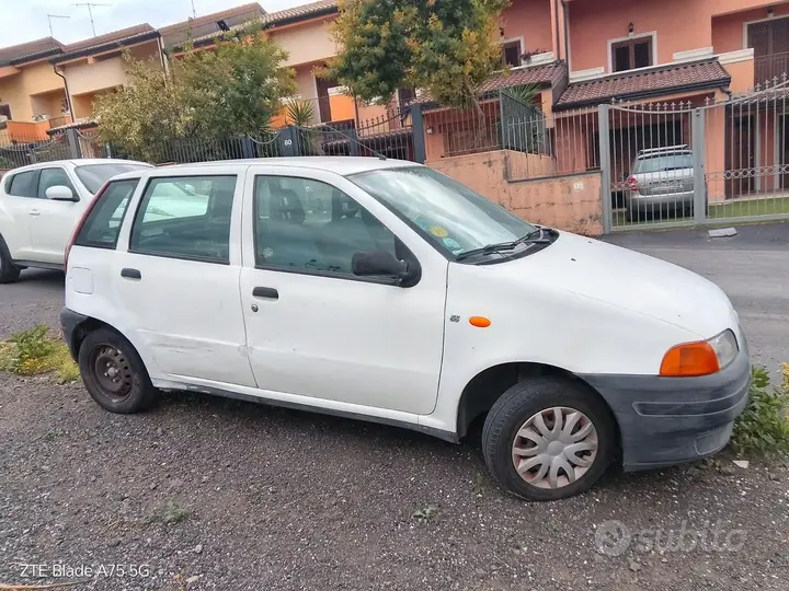Fiat Punto 1998 photo 2