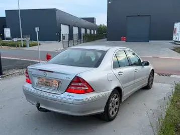 Mercedes-Benz C220