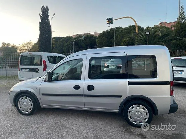 Opel Combo 2011 photo 2