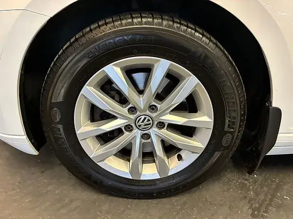 Volkswagen Passat 2018 photo 5