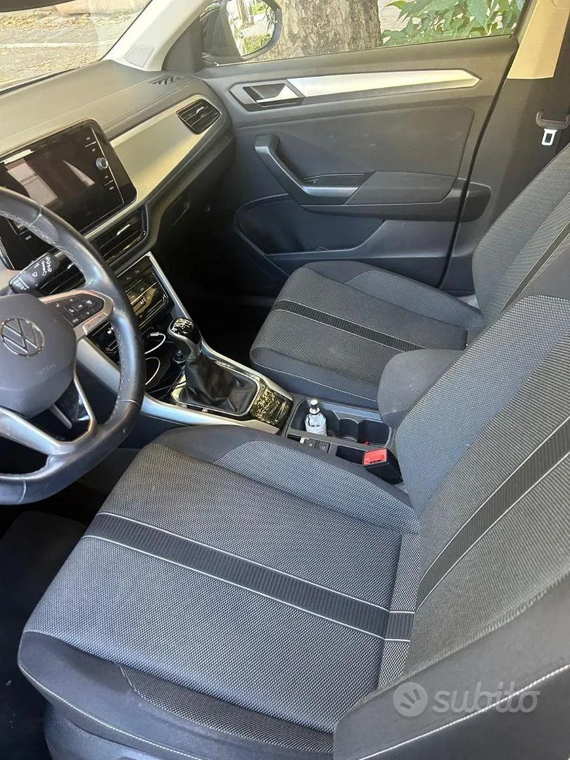 Volkswagen T-Roc 2023 photo 3