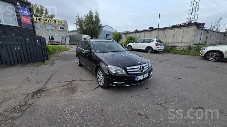 Mercedes-Benz C250 2010 photo 2