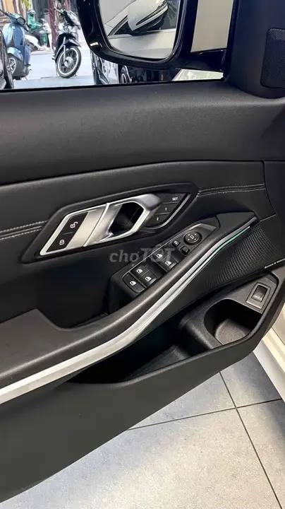 BMW 3 Series 2023 photo 3