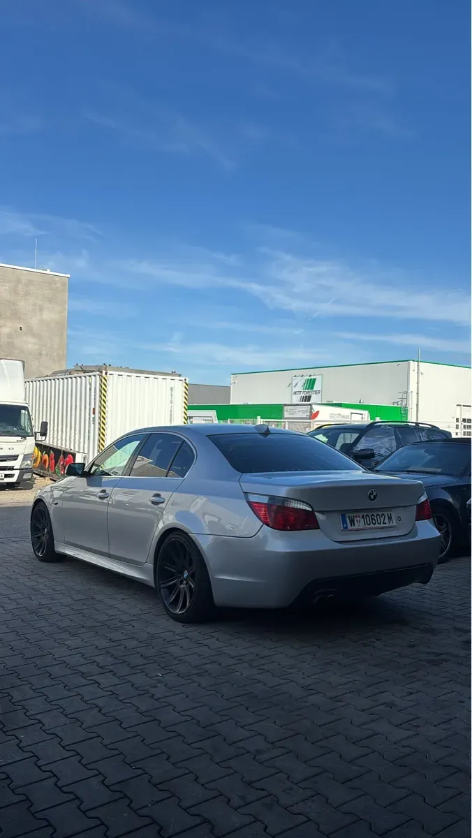 BMW 5 Series 2006 photo 2
