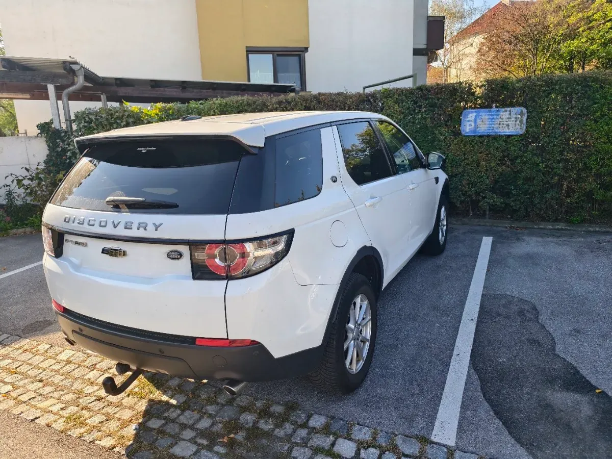 Land Rover Discovery Sport 2016 photo 2