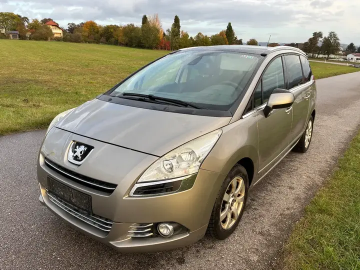 Peugeot 5008 2011 photo 2