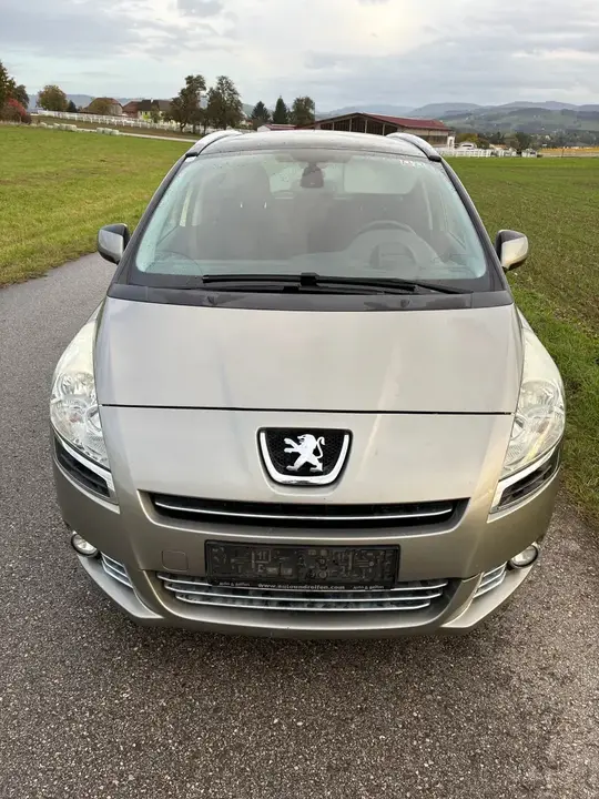 Peugeot 5008 2011 photo 3