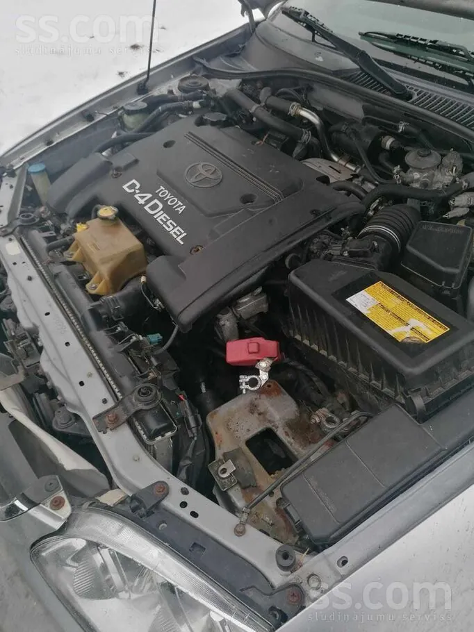 Toyota Avensis 1999 photo 2