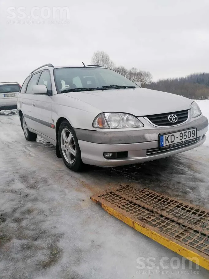 Toyota Avensis 1999 photo 3
