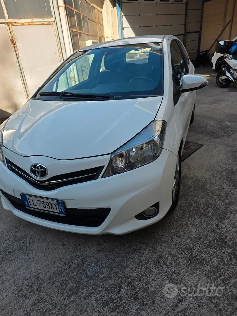 Toyota Yaris 2012 photo 4