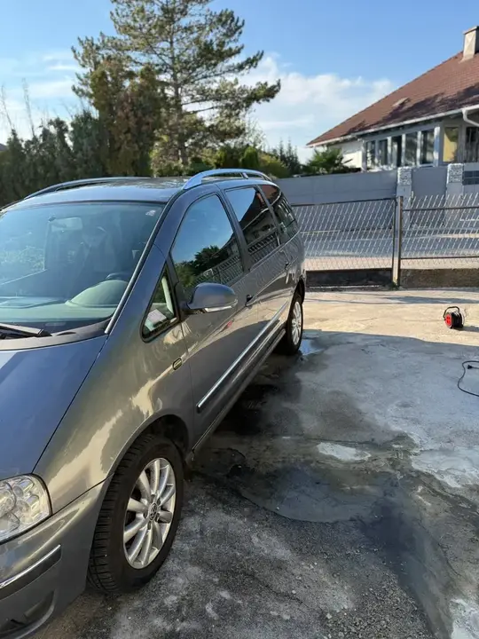 Volkswagen Sharan 2009 photo 2