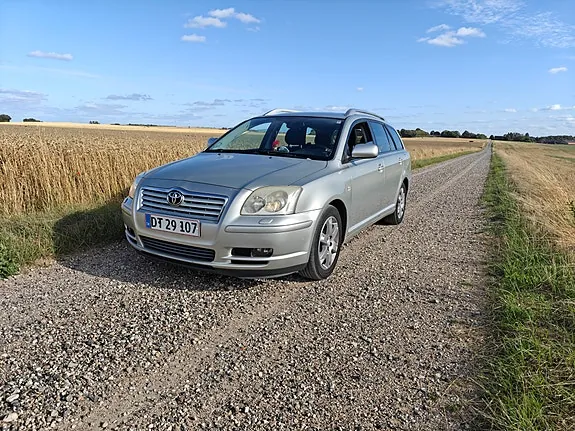 Toyota Avensis 2005 photo 2