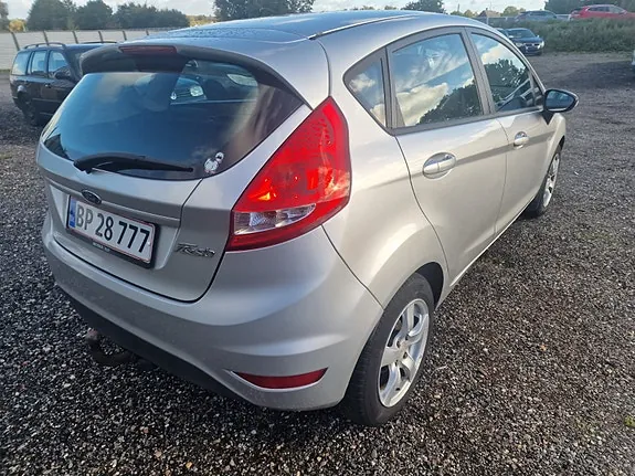 Ford Fiesta 2010 photo 4