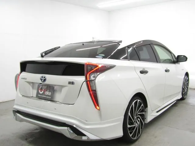 Toyota Prius 2017 photo 3