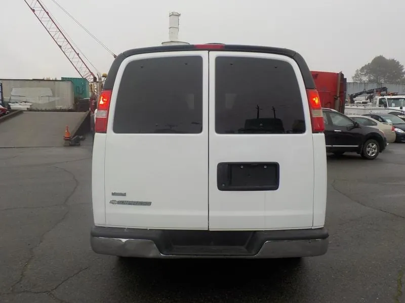 Chevrolet Express 2011 photo 4