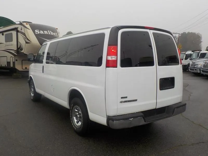 Chevrolet Express 2011 photo 3