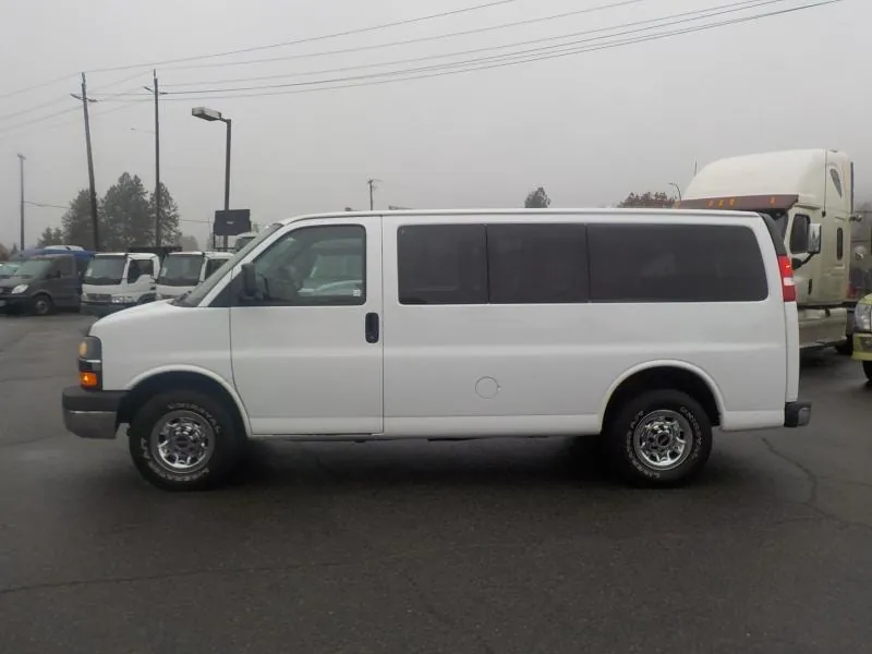 Chevrolet Express 2011 photo 2