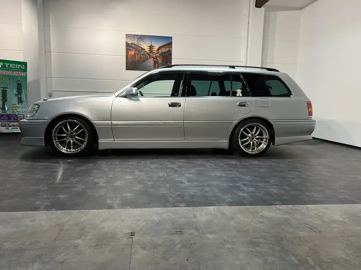 Toyota Crown 2000 photo 3