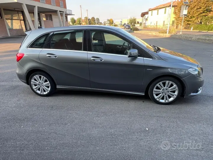 Mercedes-Benz B 180 Cdi 2012 photo 4