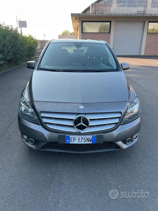 Mercedes-Benz B 180 Cdi 2012 photo 2