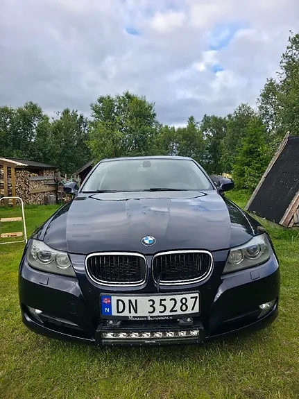 BMW 320D 2010 photo 2