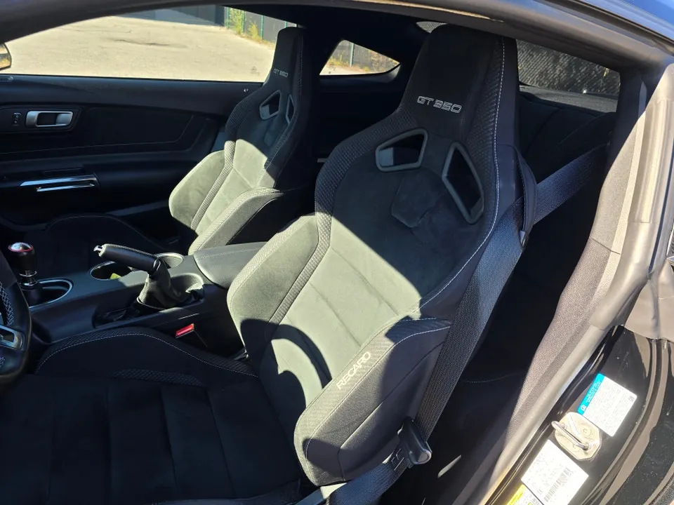 Ford Mustang 2016 photo 2