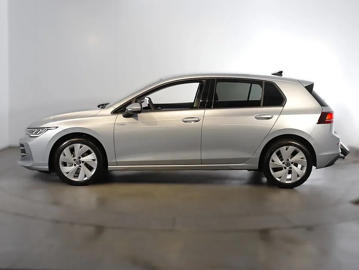 Volkswagen Golf 2026 photo 2