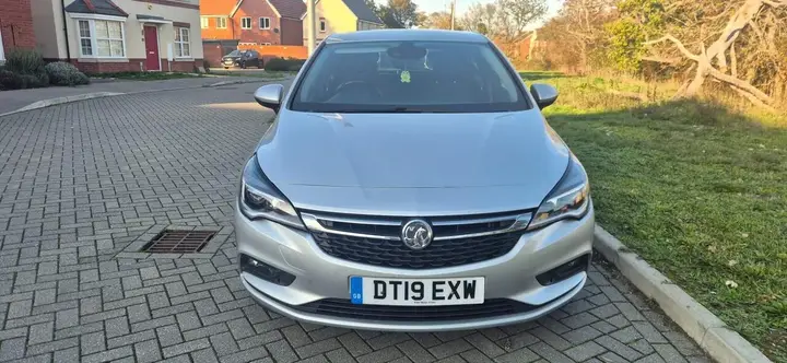 Vauxhall Astra 2019 photo 2