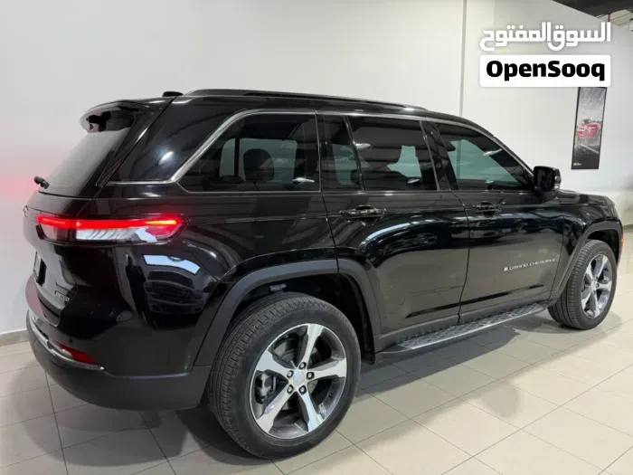 Jeep Grand Cherokee 2024 photo 2