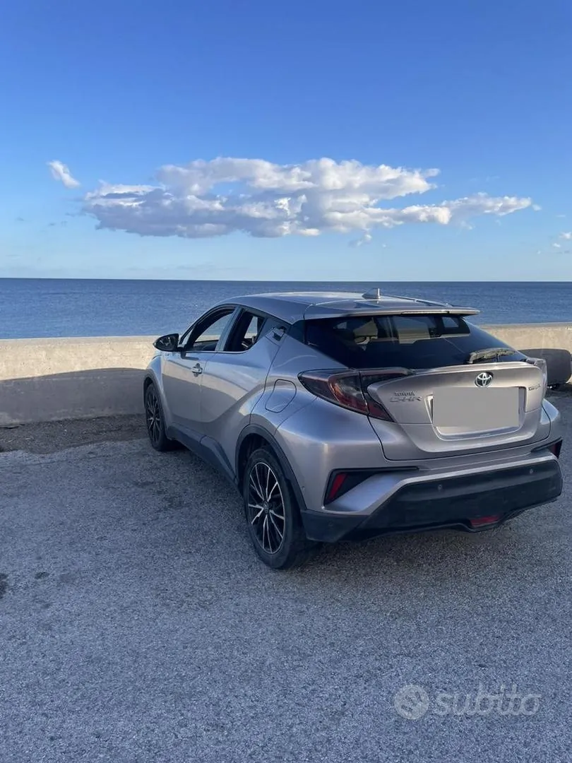 Toyota C-Hr 2018 photo 3