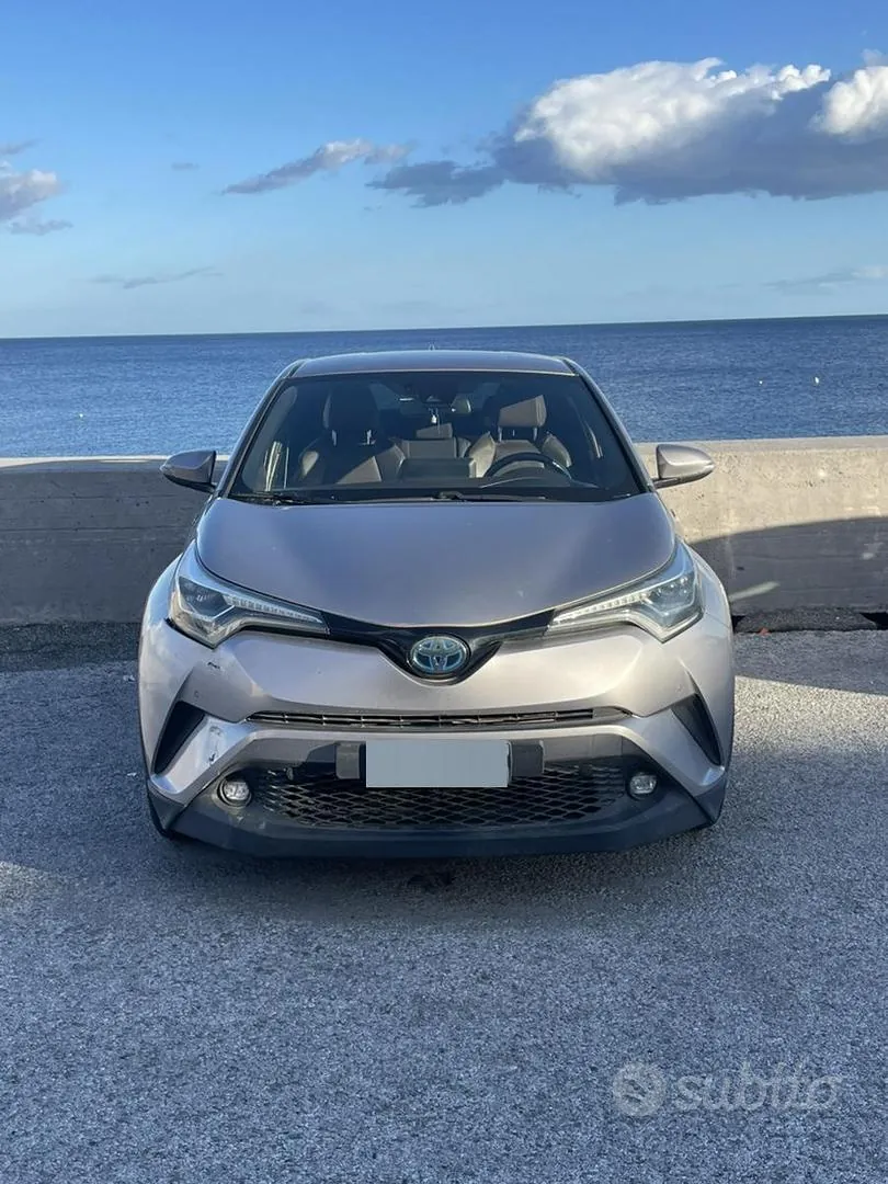 Toyota C-Hr 2018 photo 2