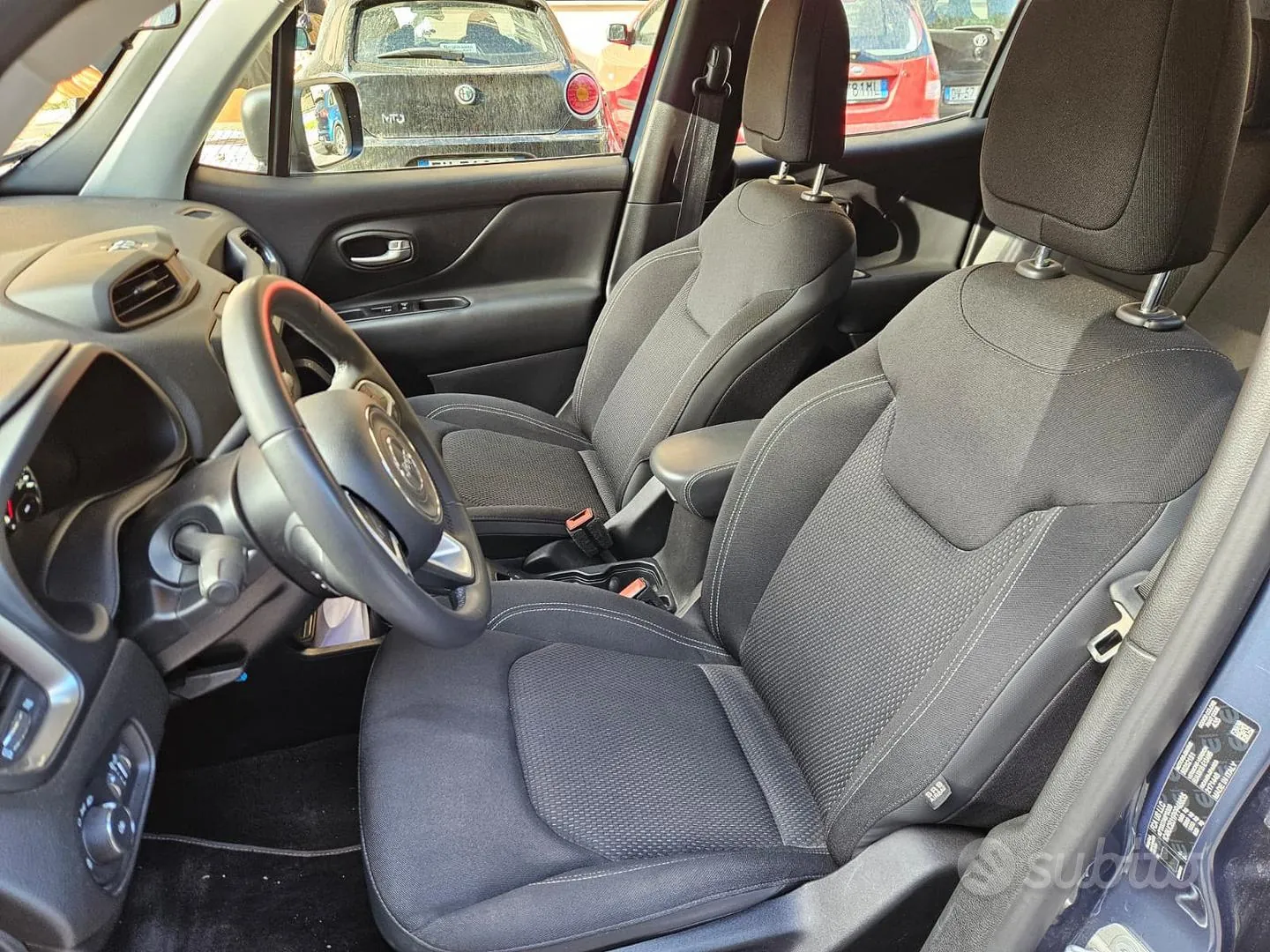 Jeep Renegade 2024 photo 2