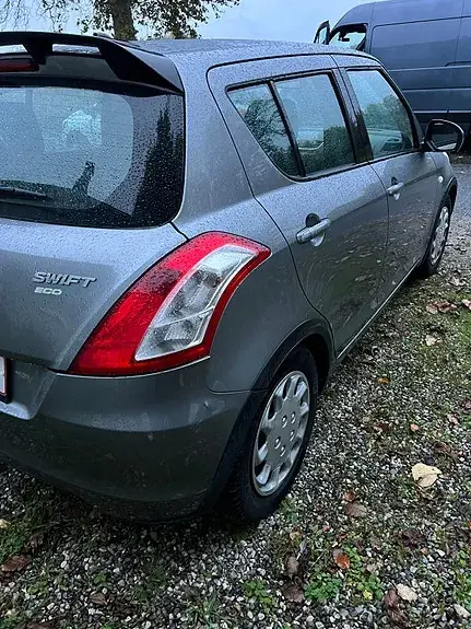 Suzuki Swift 2012 photo 5