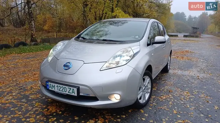 Nissan Leaf 2012 photo 2