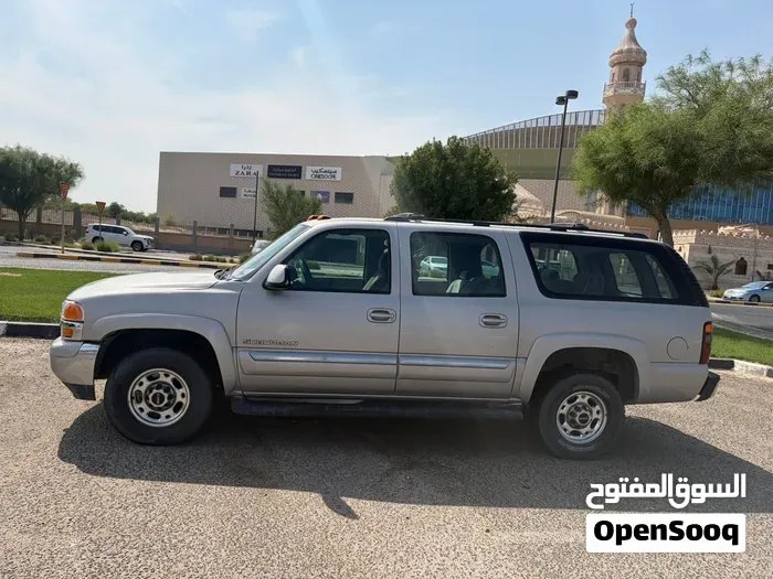 GMC Suburban 2004 photo 3