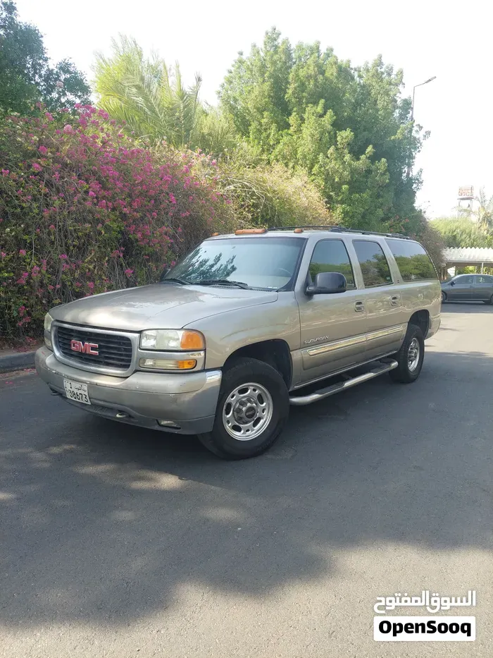 GMC Suburban 2004 photo 5