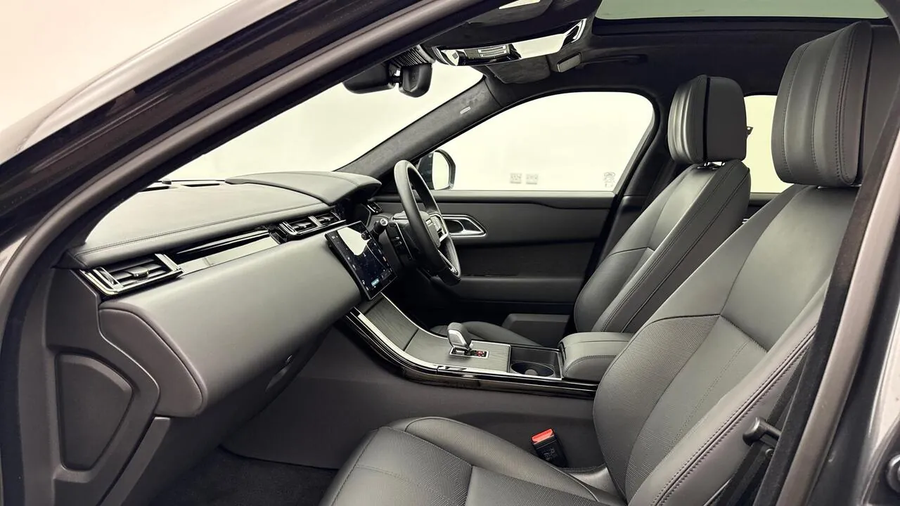 Land Rover Range Rover Velar 2025 photo 3