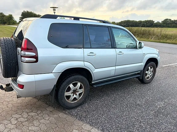 Toyota Land Cruiser 2004 photo 5