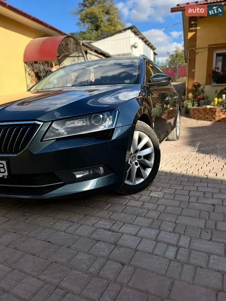 Skoda Superb 2018 photo 4