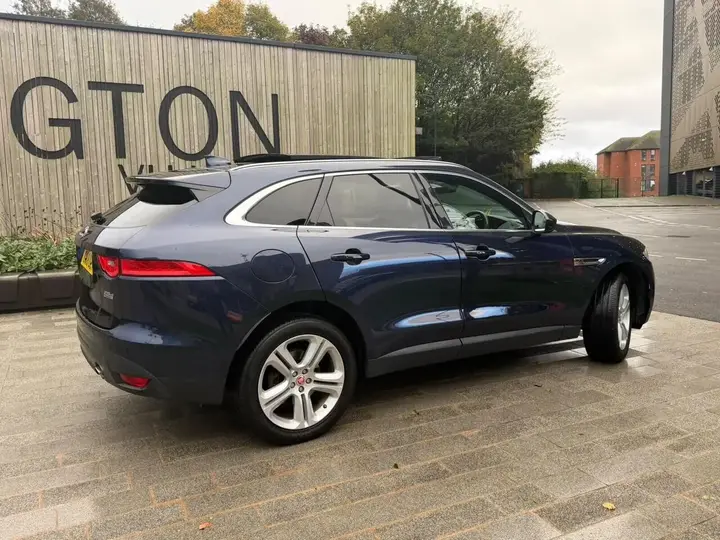 Jaguar F-Pace 2018 photo 5