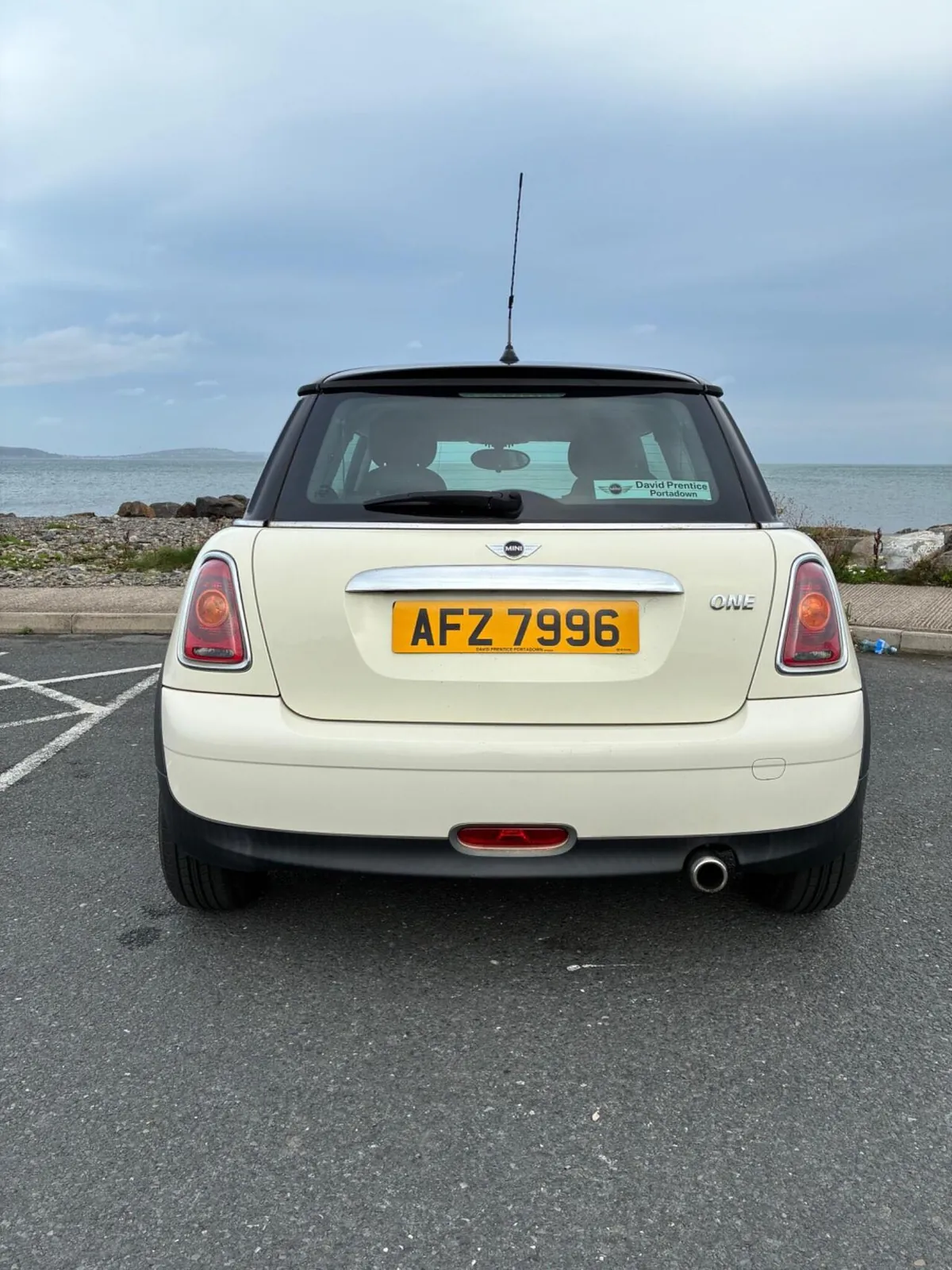 Mini Hatch 2010 photo 2