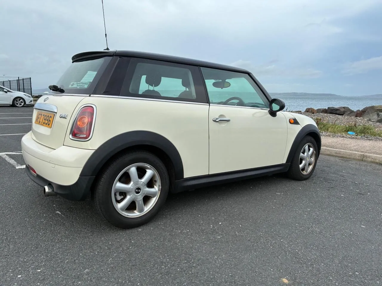 Mini Hatch 2010 photo 4