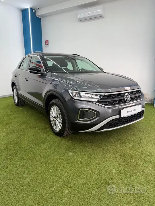 Volkswagen T-Roc 2023 photo 3
