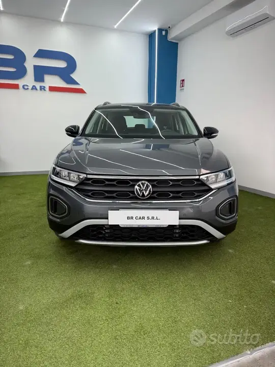 Volkswagen T-Roc 2023 photo 2