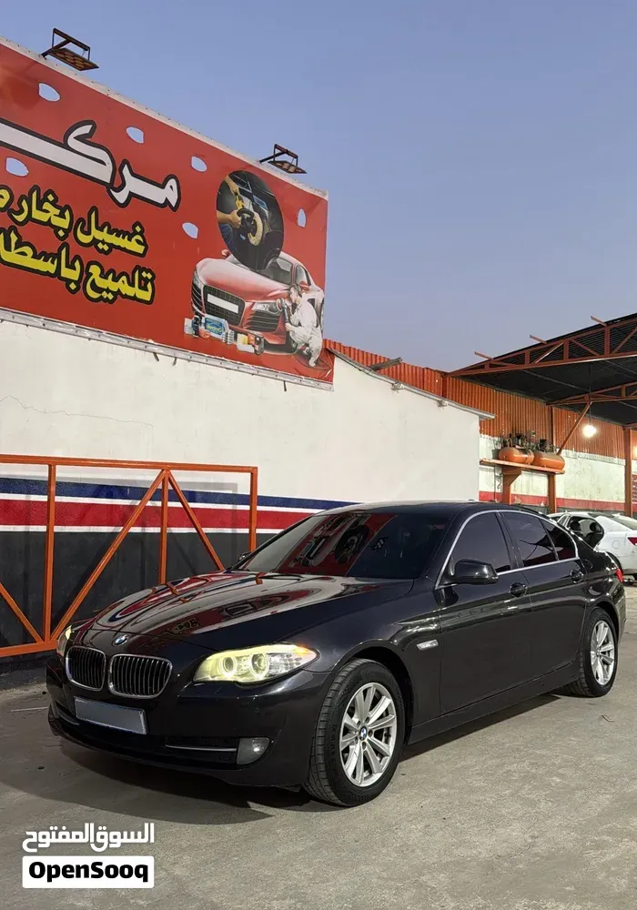 BMW 5 Series 2011 photo 2