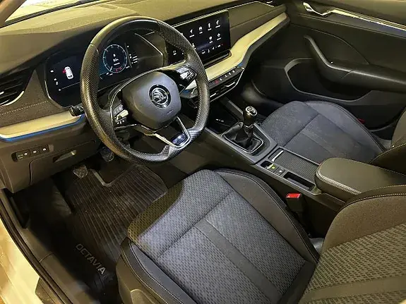 Skoda Octavia 2021 photo 2