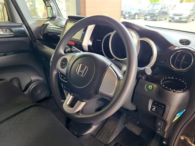 Honda N-Box 2016 photo 4