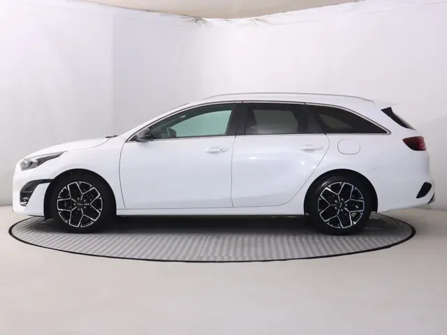 Kia Ceed Sw 2025 photo 2