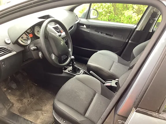 Peugeot 207 2010 photo 4